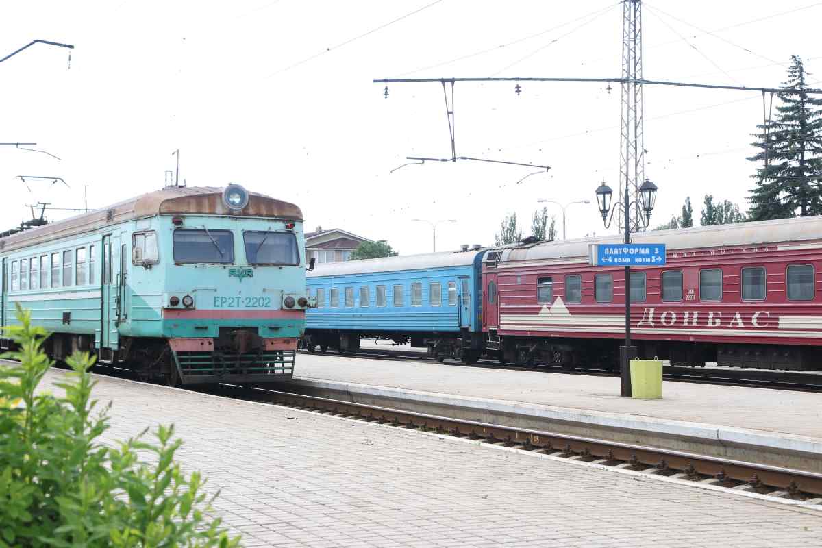 Железнодорожный вокзал Ясиноватая Пассажирская служба Государственное предприятие Донецкая железная дорога Донецкая народная республика