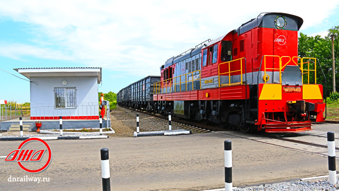 Железнодорожный переезд тепловоз ГП Донецкая железная дорога Донецкая народная республика