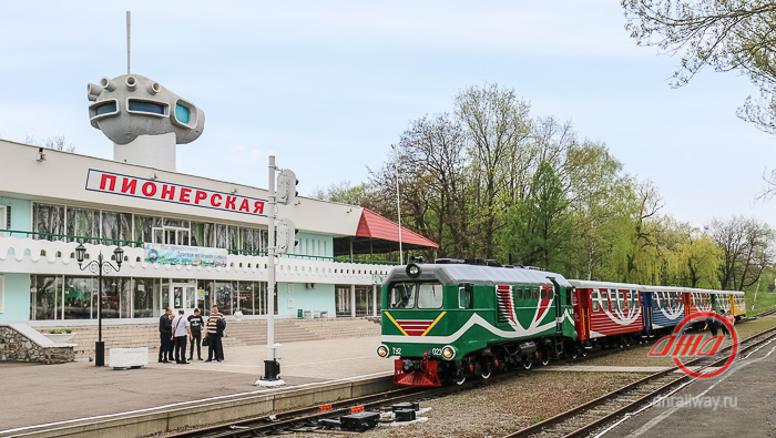 Станция Пионерская Детской железной дороги ГП Донецкая железная дорога пути перон тепловоз вагоны