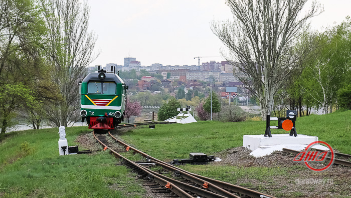 Тепловоз Детской Железной дороги ГП Донецкая железная дорога пути природа