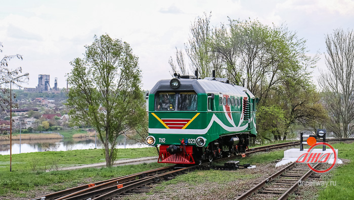 Тепловоз Детской железной дороги ГП Донецкая железная дорога пути природа