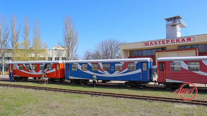 Вагоны на станции Шахтерская Детской железной дороги ГП Донецкая железная дорога