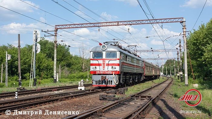 Электричка Пассажирская служба Донецкая ЖД пути рельсы деревья небо