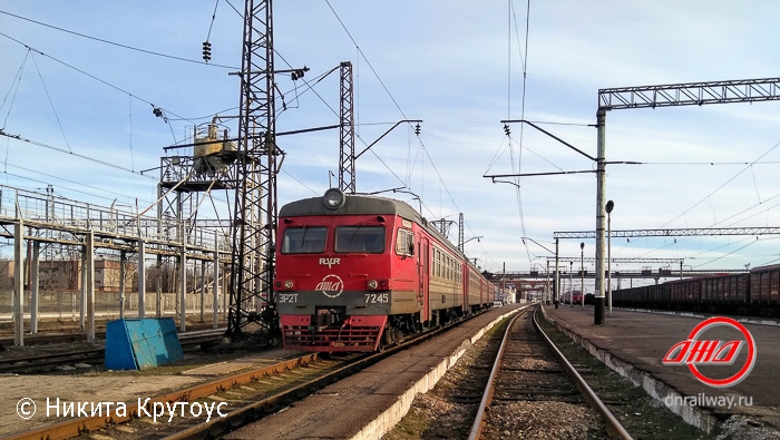 Электричка Пассажирская служба Донецкая ЖД станция пути небо провода