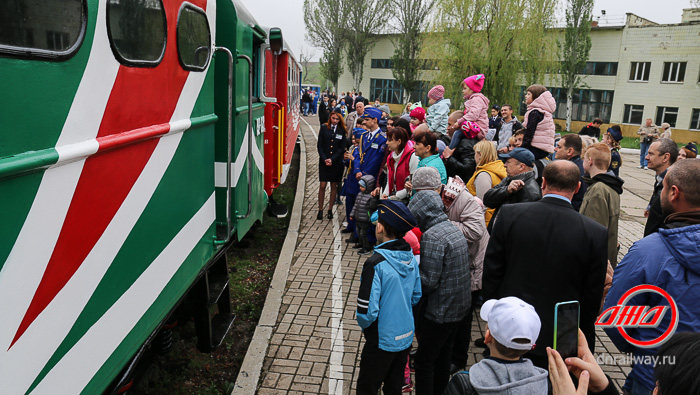 Станция Детской железной дороги ГП Донецкая Железная дорога вагон пассажиры