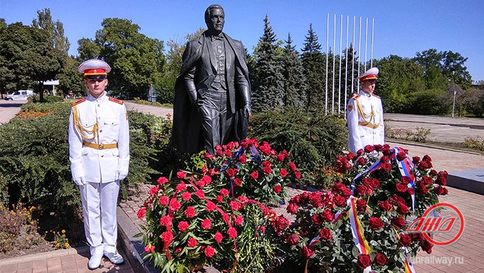 Возложение цветов памятник Кобзону Государственное предприятие Донецкая железная дорога Донецкая народная республика