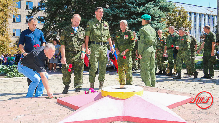 Иловайск Вечный огонь возложение цветов Государственное предприятие Донецкая железная дорога Донецкая народная республика