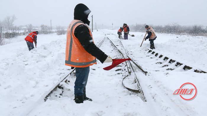 Снег уборка пути Служба пути Государственное предприятие Донецкая железная дорога Донецкая народная республика