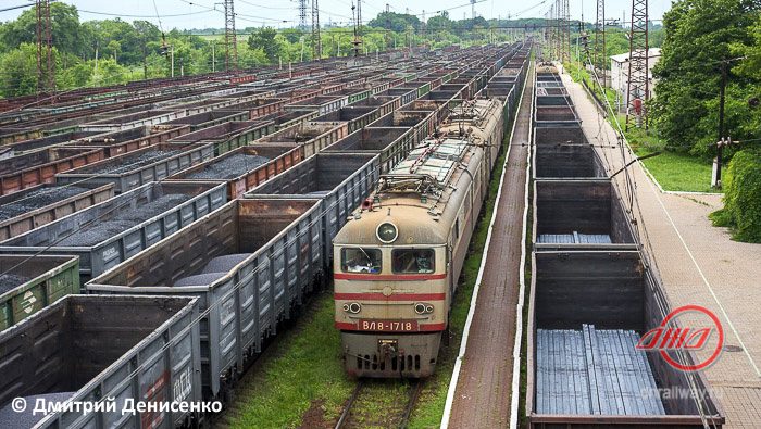 Тепловоз ВЛ8-1718 Криничная грузовые вагоны Служба грузовых перевозок Государственное предприятие Донецкая железная дорога Донецкая Народная республика