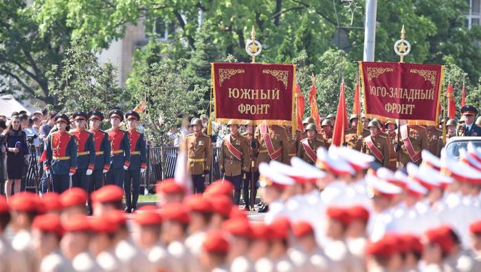 Фронт Парад Победы Государственное предприятие Донецкая железная дорога Донецкая народная республика Трансграничный концерн Железные дороги Донбасса