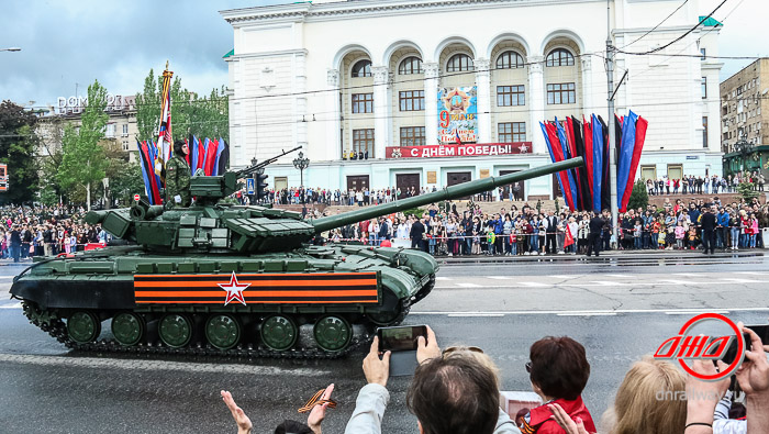 Парад Победы выходной Государственное предприятие Донецкая железная дорога Донецкая народная республика Трансграничный концерн Железные дороги Донбасса