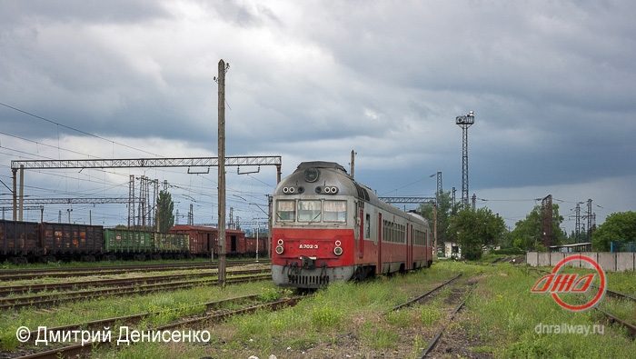 станция Иловайск поезд вагоны лето пасмурно Государственное предприятие Донецкая железная дорога Донецкая народная республика Трансграничный концерн Железные дороги Донбасса