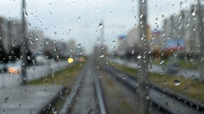Погода дождь капли стекло железнодорожный путь Донецкая железная дорога Донецкая народная республика Трансграничный концерн Железные дороги Донбасса