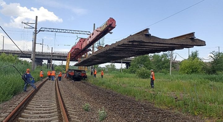 Путь Сартана восстановление инфраструктура Государственное унитарное предприятие Донецкая Народная Республика Донецкая железная дорога Трансграничный концерн Железные дороги Донбасса