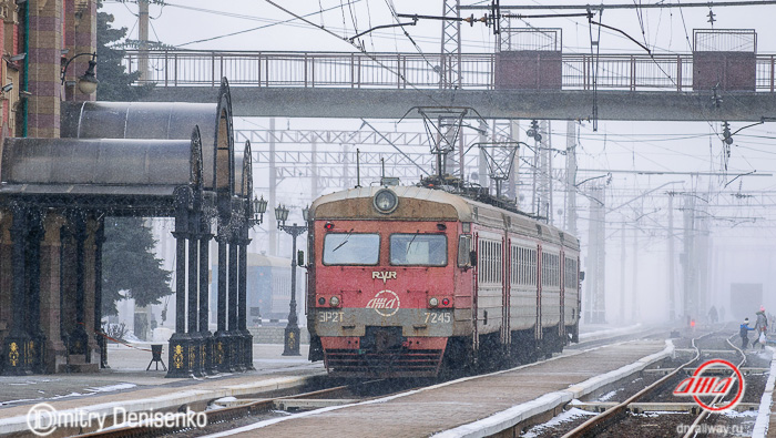 Денисенко ЭР2Т-7245 Дебальцево электричка расписание изменение Дебальцево Иловайск Государственное унитарное предприятие Донецкая Народная Республика Донецкая железная дорога Трансграничный концерн Железные дороги Донбасса