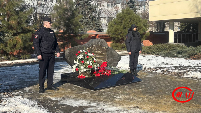 Луганск памятник монумент Федеральное государственное унитарное предприятие Железные дороги Новороссии Донецкая Народная Республика Российская федерация