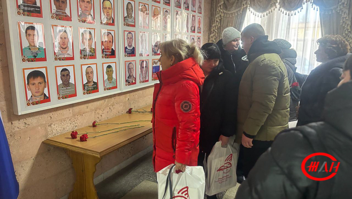 Луганск памятник монумент ДОРПРОФЖЕЛ Федеральное государственное унитарное предприятие Железные дороги Новороссии Донецкая Народная Республика Российская федерация