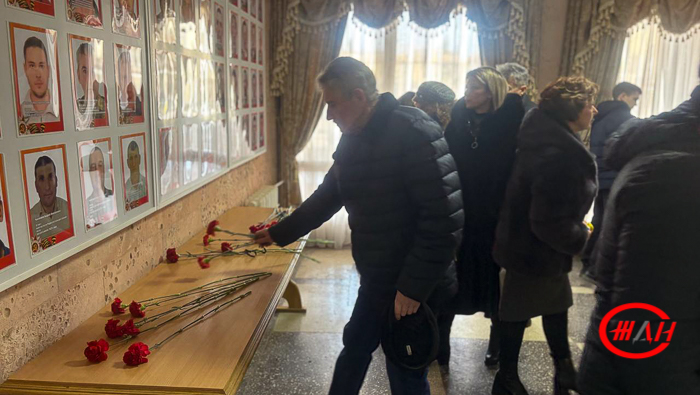 Луганск памятник монумент ДОРПРОФЖЕЛ Федеральное государственное унитарное предприятие Железные дороги Новороссии Донецкая Народная Республика Российская федерация