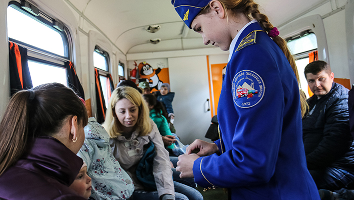 Детская железная дорога дети пассажиры Федеральное государственное унитарное предприятие Железные дороги Новороссии Донецкая Народная Республика Российская федерация