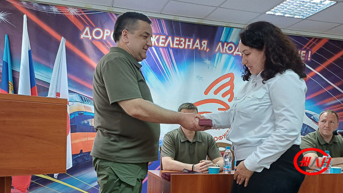 Луганск награждение сотрудники Дорпрофжел Федеральное государственное унитарное предприятие Железные дороги Новороссии Донецкая Народная Республика Российская федерацияПамятник воины железнодорожники погибшие свобода независимость Родина Великая Отечественная война Федеральное государственное унитарное предприятие Железные дороги Новороссии Донецкая Народная Республика Российская федерация