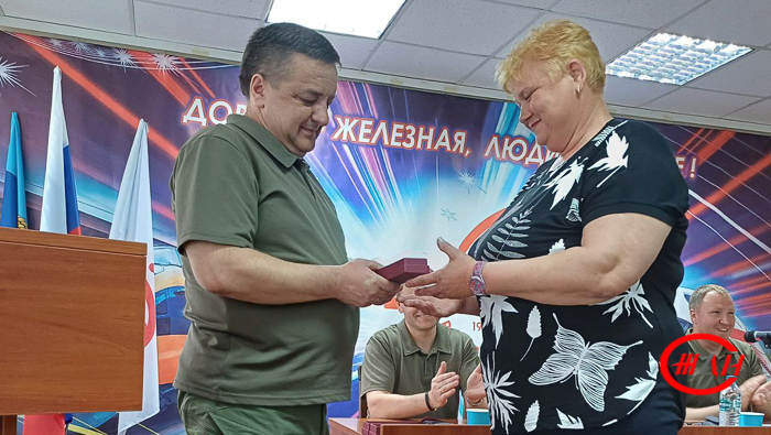 Луганск награждение сотрудники Дорпрофжел Федеральное государственное унитарное предприятие Железные дороги Новороссии Донецкая Народная Республика Российская федерацияПамятник воины железнодорожники погибшие свобода независимость Родина Великая Отечественная война Федеральное государственное унитарное предприятие Железные дороги Новороссии Донецкая Народная Республика Российская федерация