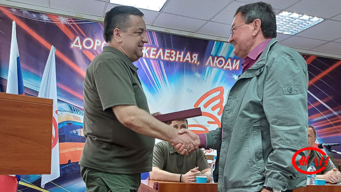 Луганск награждение сотрудники Дорпрофжел Федеральное государственное унитарное предприятие Железные дороги Новороссии Донецкая Народная Республика Российская федерацияПамятник воины железнодорожники погибшие свобода независимость Родина Великая Отечественная война Федеральное государственное унитарное предприятие Железные дороги Новороссии Донецкая Народная Республика Российская федерация