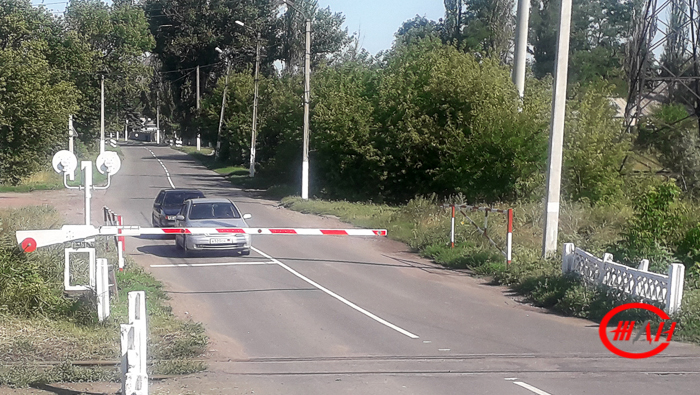 Железнодорожный переезд зона повышенная опасность напоминание водители Федеральное государственное унитарное предприятие Железные дороги Новороссии Донецкая Народная Республика Российская федерация