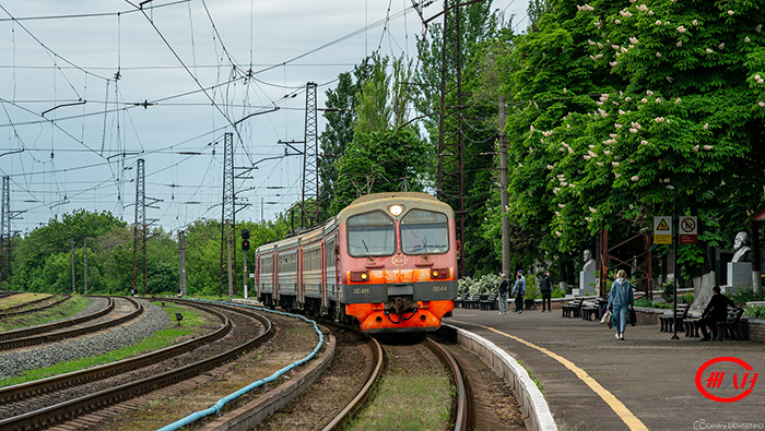 Внимание пассажиры отменяется движение ограничивается маршрут пригородные поезда Федеральное государственное унитарное предприятие Железные дороги Новороссии Донецкая Народная Республика Российская федерация
